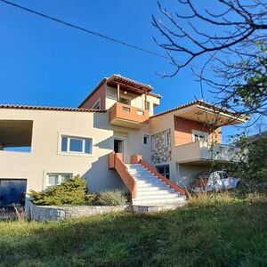 Villa 315 sqm,  €750.000