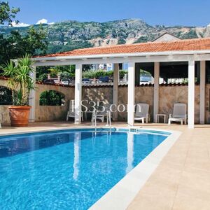 Mini hotel with swimming pool and sea view in Becici