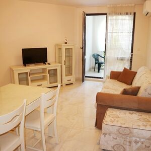 LUXURIOUSLY FURNISHED THREE BEDROOM APARTMENT ON THE BEACH