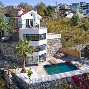 Detached villa with mountain and sea views