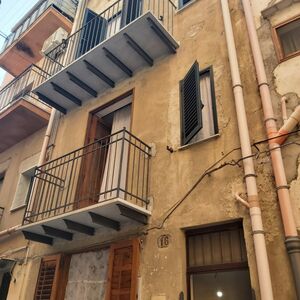 sh 759 town house, Termini Imerese, Sicily