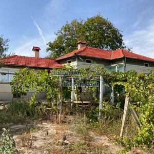 Big House with a new roof 7 km from General Toshevo