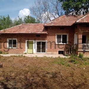 House in Varzulitsa with big land 2920