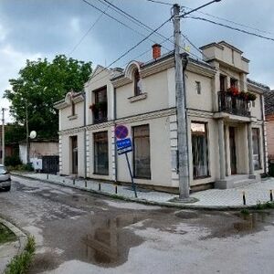 I am selling a business-residential building in Veliki Gradi