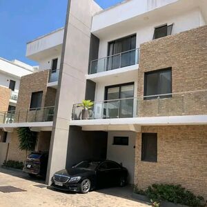 Executive 5 Bedroom townhouse @ labone/+233243321202