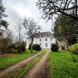 Luxurious Mansion Ideal for Bed and Breakfast in Amiens