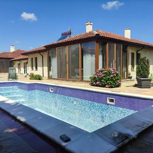 3 bed, 2 bath house, with Pool and 10 km to the SEA