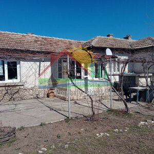  One-storey House, outbuildings, 1000m2 yard, near Dobrich a