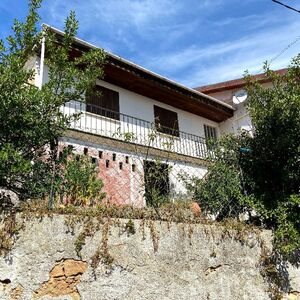 Moradia Isolada com Logradouro; Detached house with patio