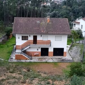 Detached House with land in Moinhos, Miranda do Corvo