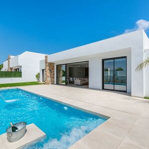 Property in Spain. New villa close to beach in Los Alcazares