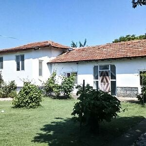 2 bed, 2 bath, house with big garden, 40 min to Varna