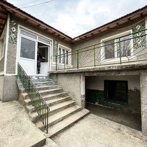 2-bed house and garage near Varna and the beach