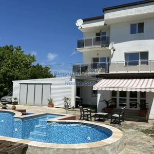 Three-storey furnished house with pool and SEA VIEW