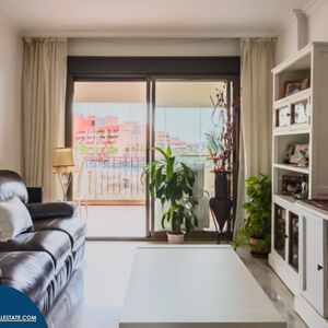 Apartment with tennis and padel courts in Fuengirola, in the