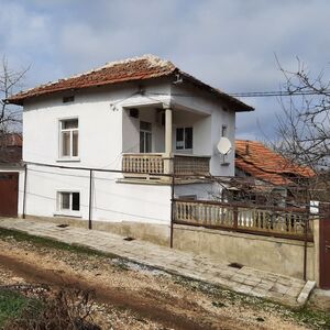 Partially refurbished house with annex, garage, barn & land