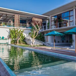 Beraban, Breathtaking 5 BR Villa Surrounded by Rice Fields