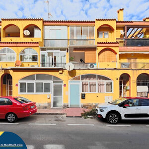 Apartment with terrace in Alicante province, in Torrevieja