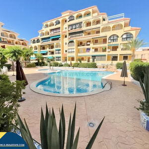 Apartment with shared pool in Alicante province, in the town