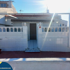 Bungalow with garden, in the province of Alicante, in the to