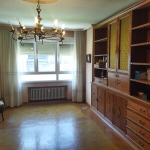 Apartment with 5 bedrooms, 3 bathrooms and private parking s