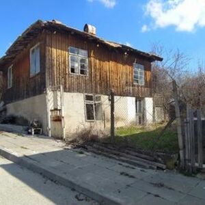 Cheap house with big garden i\n Lyiblen Popovo area