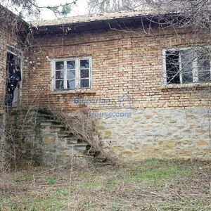 Very Cheap BUlgarian house for restoration Popovo area 