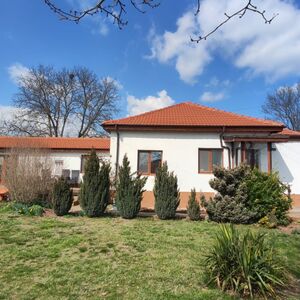 FurnishedHouse with swimming pool, gas,20 km from the sea