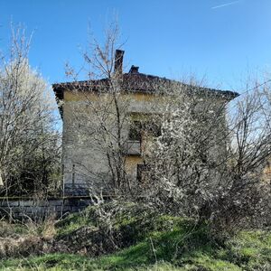 Old rural house with land and nice views 15 km from big city