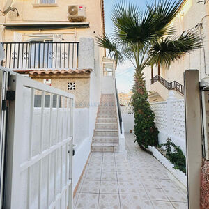 Second-floor bungalow in Torrevieja, Alicante province. 