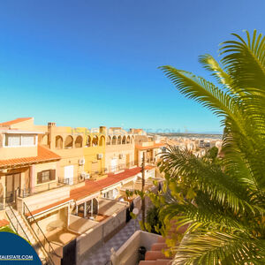 Second-floor bungalow in Torrevieja, Alicante province. 