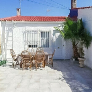 Bungalow with garden, in the province of Alicante