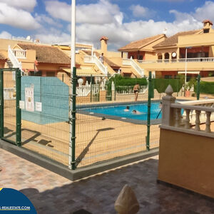 Bungalow with shared pool, in the province of Alicante