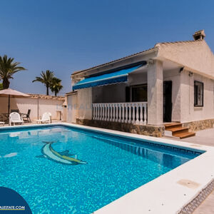 Villa with private pool, in the province of Alicante, in the