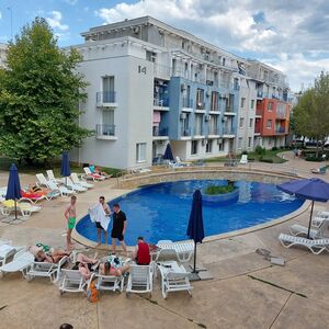 Apartment with 2 bedrooms and Pool view, Sunny Day 3