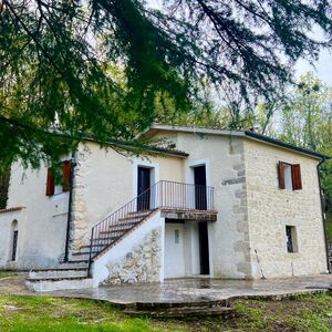 Traditional Italian Country House and annex suite for sale