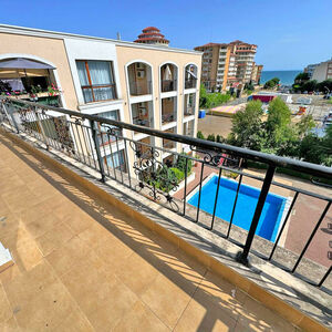 One-Bedroom Apartment with Sea View in Villa Astoria 3