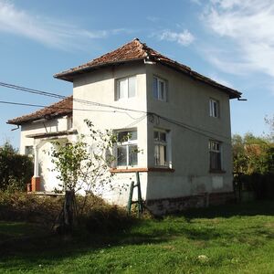 Country house with plot of land and good location Vratsa 