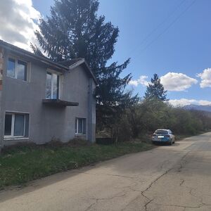 Rural house with land, quiet location in quite village 