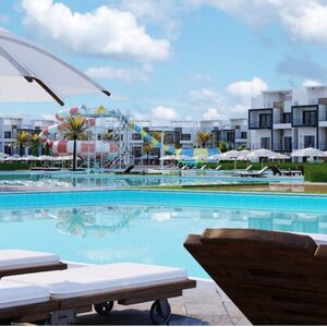 One Bedroom Apartment 68m pool view