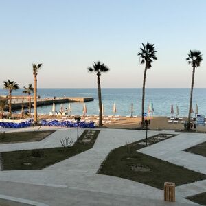 Affordable 1-Bedroom Apartment with private Beach in access 