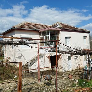 Two-storey renovated house for sale in the village of Razdel