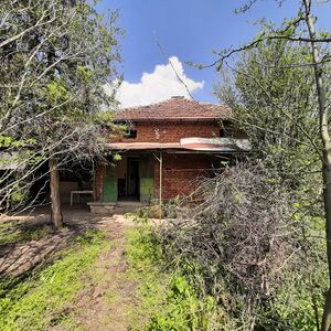 Old country house with plot of land situated in Vratsa