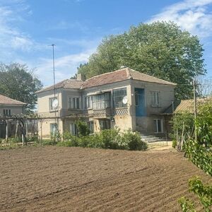 House with Garden, Outbuildings & Garage – 20 km from Shabla