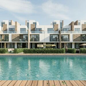  Apt with private garden and free beach access at 25% D.P