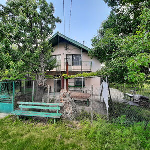Country house with plot of land and view towards forest