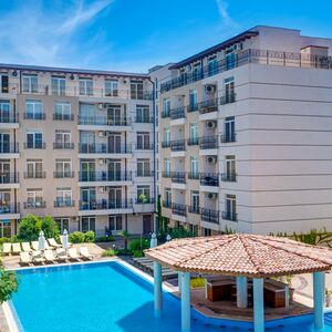 One-Bedroom Apartment with Large Terrace in Dawn Park