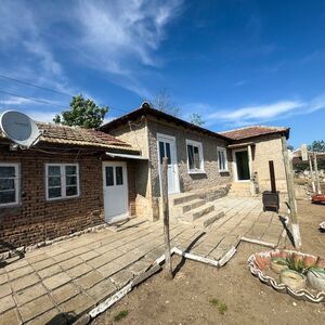 House with Large Garden & Outbuildings, Durankulak