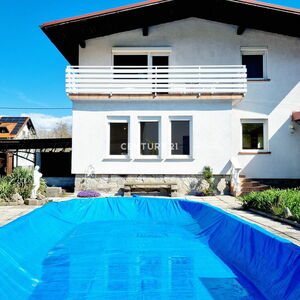 Spacious family house with swimming pool, garage and terrace