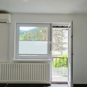 Bright and spacious 3-bedroom apartment (center of Prebold)